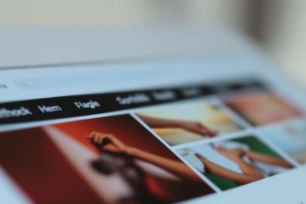Scrolling web page with smooth animation.